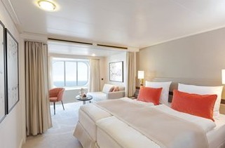 Suite with panorama window