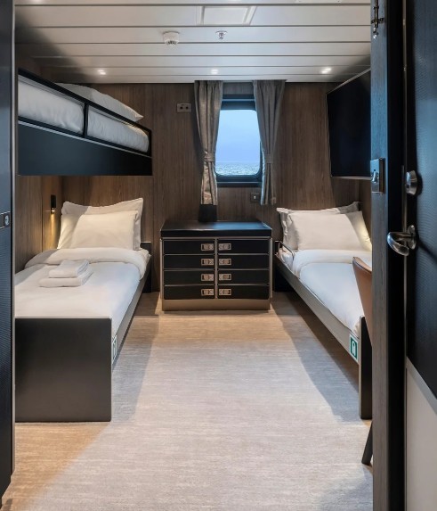 Discovery Triple Cabin
