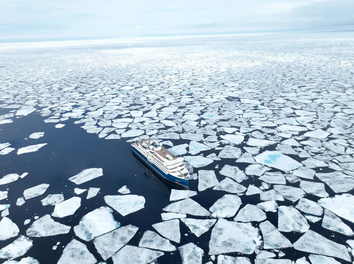 Cruise from Iceland to Svalbard