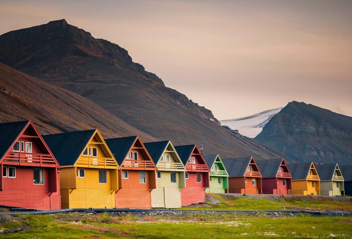 14 Days Luxury Arctic Cruise – Longyearbyen to Reykjavik