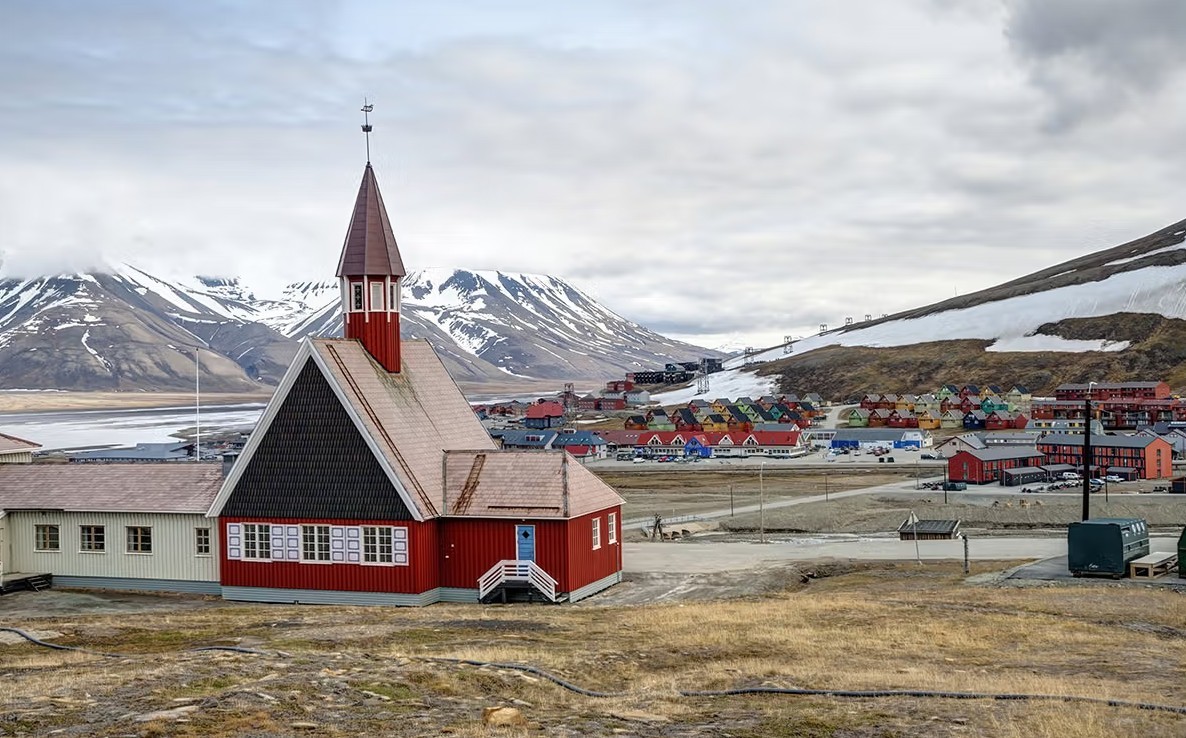 19 Days Luxury Arctic Cruise – Longyearbyen to Reykjavik