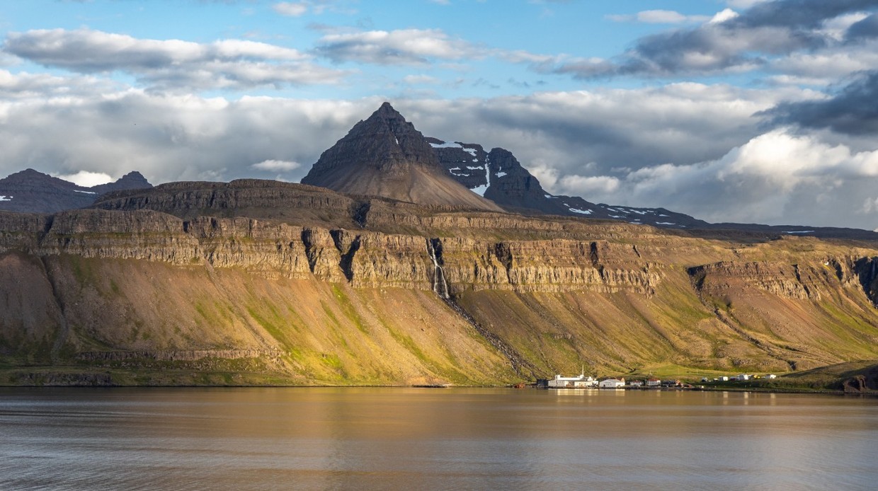 13 Days Luxury Arctic Cruise – Reykjavik to Longyearbyen